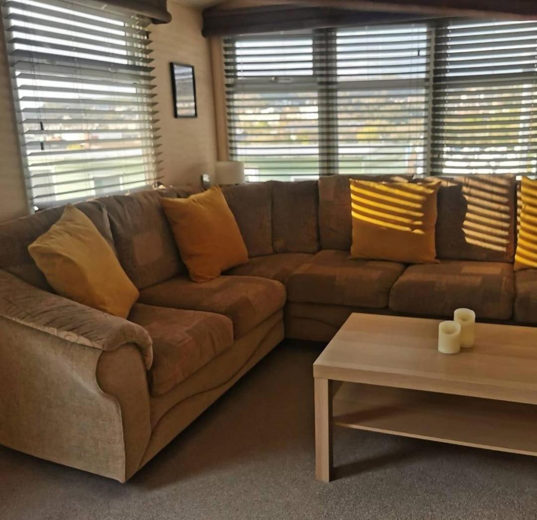 Wonderful 2 Bedroom Mobile Home อาเบอรีสวิท ภายนอก รูปภาพ